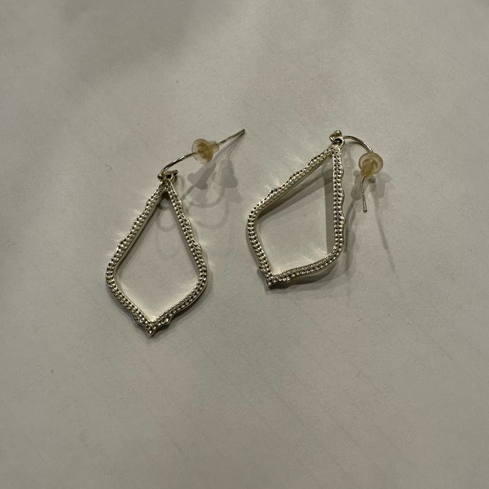 Kendra Scott Sophie Drop Earrings in Gold